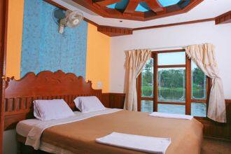 Puthussery One Bedroom Houseboat, Alleppey 2